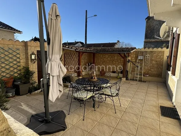 Maison de village avec cour intérieure, 5 chambres, à pied d