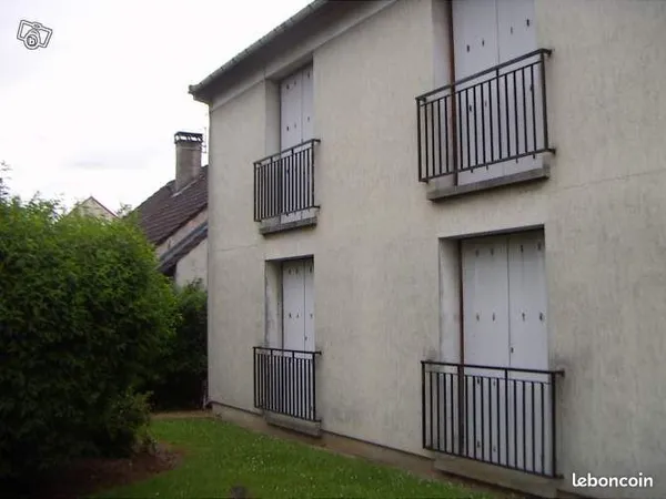 6 STUDIOS et F1 dans MAISON 240 m2, BON REVENU LOCATIF