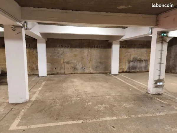 Emplacement de Parking Sécurisé à Louer - Libération/Colline