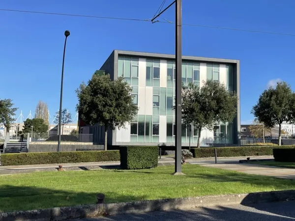 Bureau 939 m²