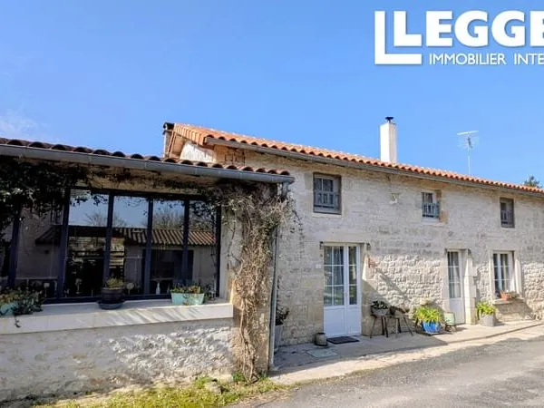 Ensemble immobilier en pierre - 2 maisons- 178 et 113 m² - Piscine - Hangar- Garages -Atelier - 2286