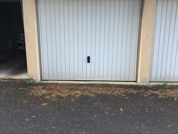 Vente Box fermé sécurisé 12 m² - Dammarie-les-Lys - Proche gare