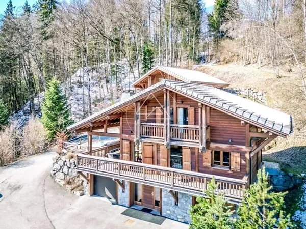 Superbe chalet de 5 chambres avec des vues panoramiques à La Côte d'Arbroz, proche de Morzine