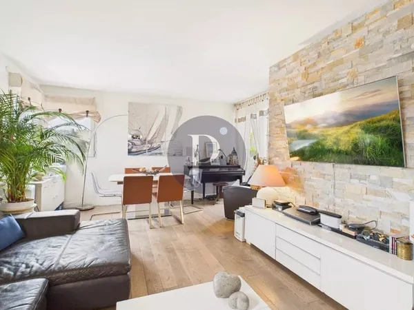 Dernier étage - Terrasse 19 m² - 5 pièces - Châtenay-Malabry