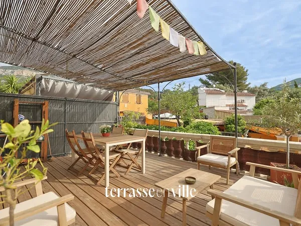 T2 - 53M2 - TERRASSE - JARDIN - PARKING - CAVE