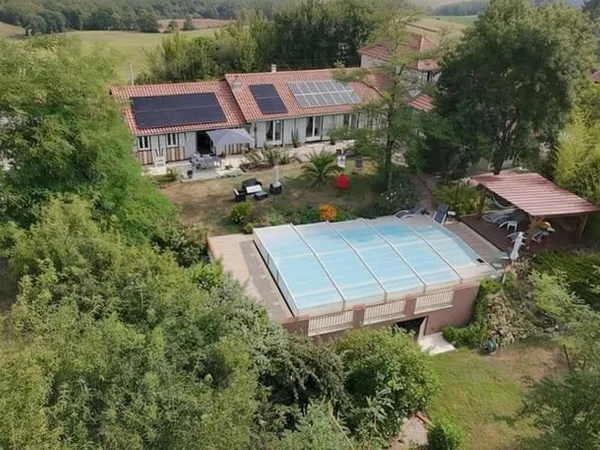 Maison de charme de 292m2 avec piscine, garage et parc arboré
