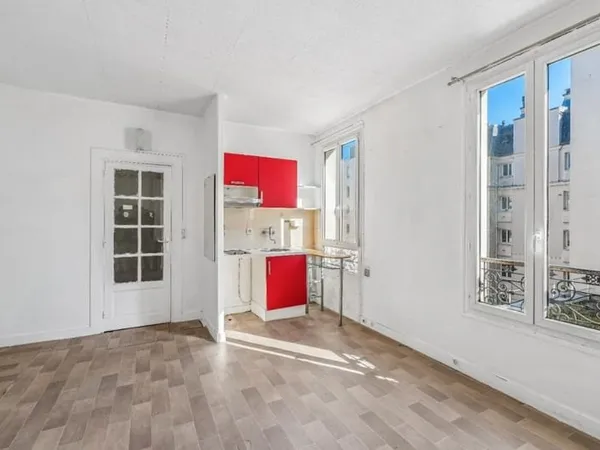 Studio - dernier étage - à rénover - Levallois