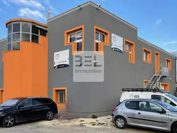 Bureaux 122 m²