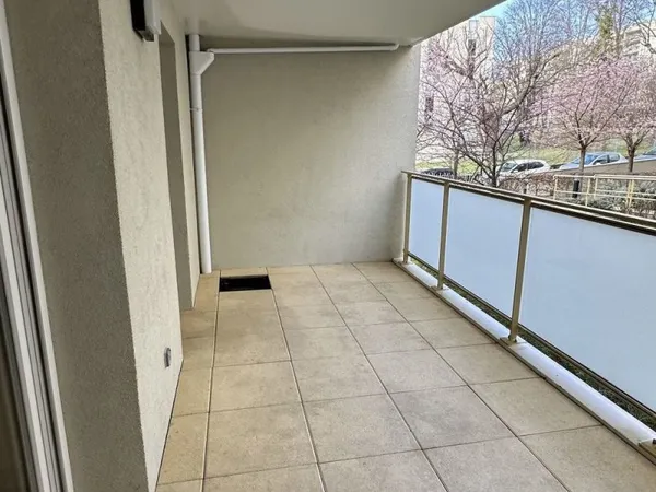 Joli T2 récent avec grande terrasse