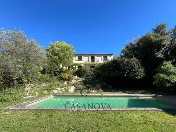 Villa 6 pièces 196 m²