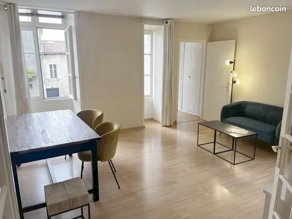 Grand et très confortable T2 à Niort proche de la Mairie