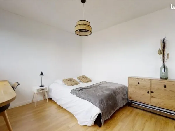 Appartement 4 pièces 10 m²