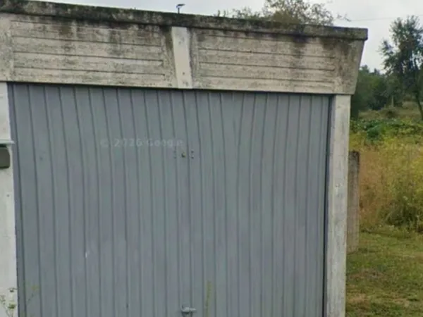 Garage individuel/ garde-meuble à louer _ Epinac
