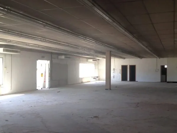 Commerce Location Chanas 3p 900m² 4167€