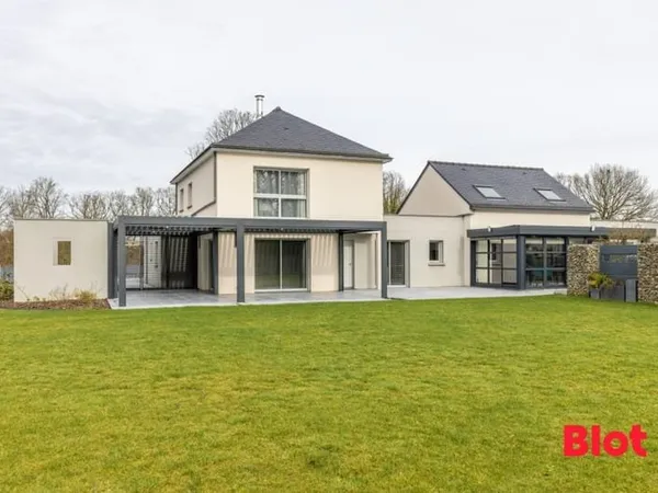 A vendre EN EXCLUSIVITE chez BLOT VITRE - Propriété 4 suites 20 minutes au Sud de VITRE