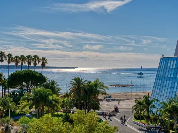 CANNES CROISETTE - EN FACE DU PALAIS - 3 CHAMBRES
