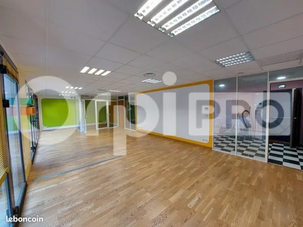 Bureau 81 m²
