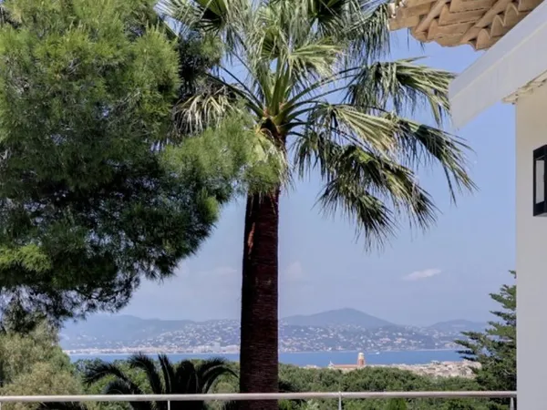 SAINT-TROPEZ : Élégance provençale & art de vivre