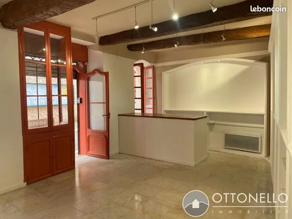 Local commercial 32 m² ROQUEBRUNE SUR ARGENS