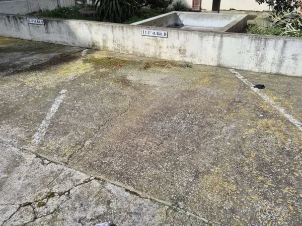 Place de parking extérieure