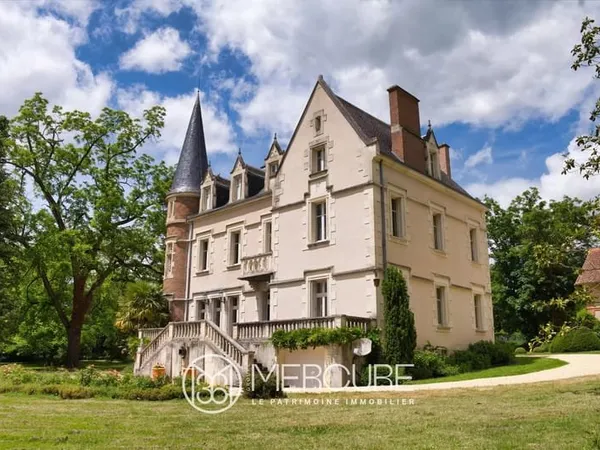 Au coeur du Bourbonnais, château XIXeme en excellent état sur 5.2ha