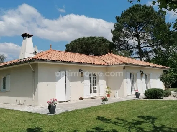 Maison de plain pied de 140m², 5 pièces, à vendre sur la commune de CESTAS (33)