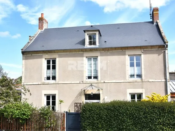 Bâtisse de caractère de 190m2 du 18ème siècle avec gîte en c