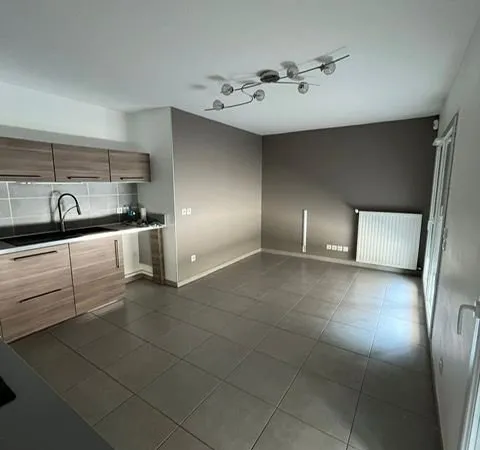 Superbe T2 de 45 m² avec terrasse 45 m² - Seyssins, résidence calme et sécurisée