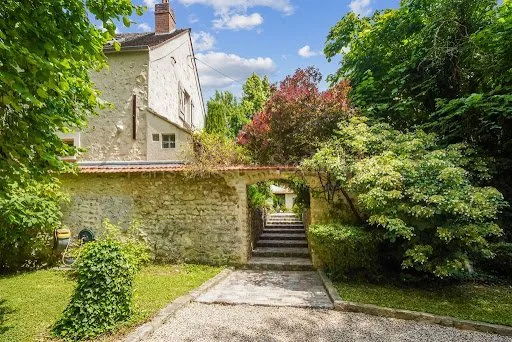 Maison 8 pièces 218 m²