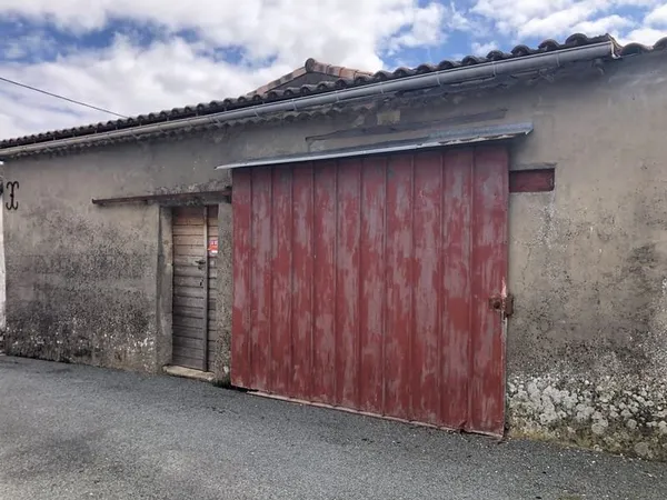 ESPACE DE STOCKAGE 40 m2 EN COURS PAUILLAC