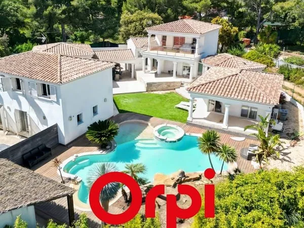 Maison 10 pièces 260 m²