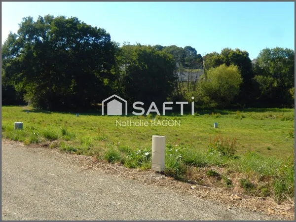 Terrain de 380 m² à Montreuil-sous-Pérouse