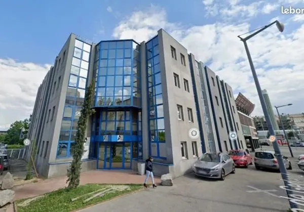 Bureaux à louer - Lyon 7e Gerland - 110 m² + 2 parkings