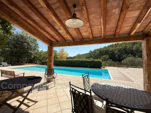Maison 9 pièces 260 m²