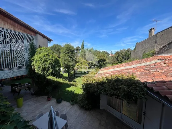 Maison 10 pièces 370 m²