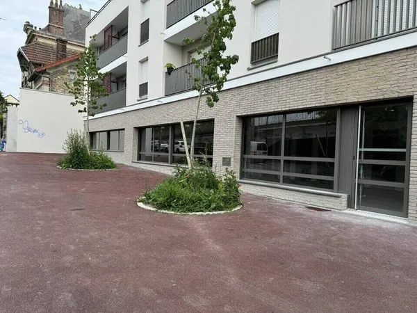 Local d'activité 158 m²