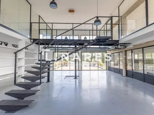 LOFT STORY - Bureaux de 231m2 - Terrasse de 130m2 - Stationnements - 13090 AIX EN PROVENCE /CELONY
