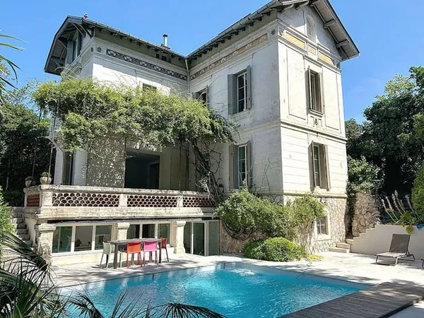 Maison 8 pièces 207 m²