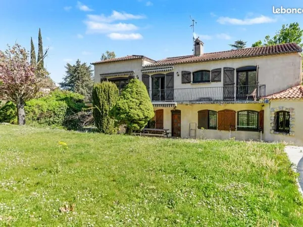 Maison 7 pièces 266 m²