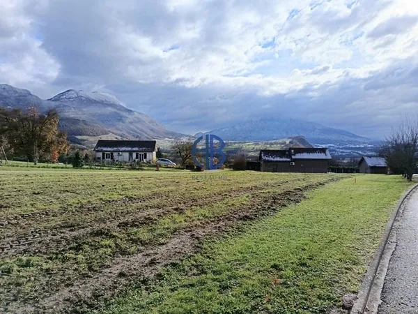 Magnifique terrain 1300 m2, belle vue
