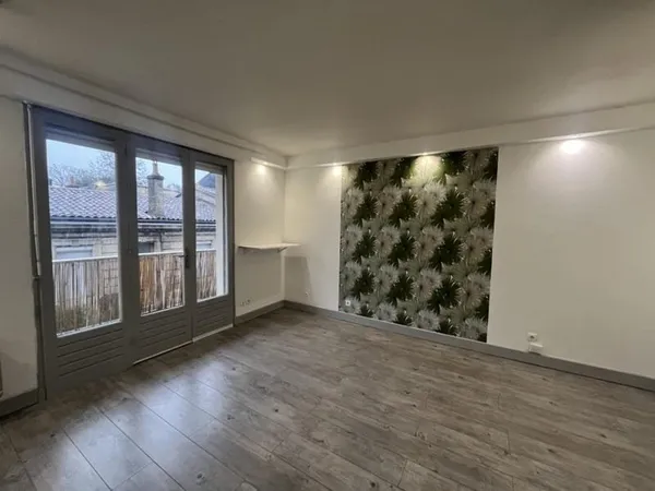Appartement Location Bordeaux 1p 25m² 575€