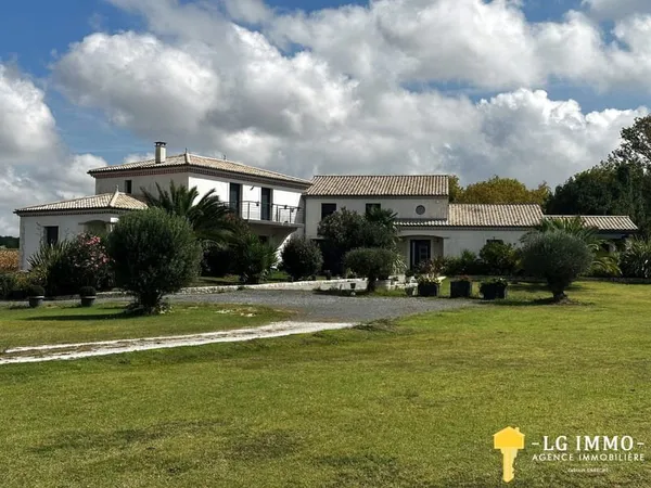 Propriété contemporaine de 8 pièces au milieu de son jardin