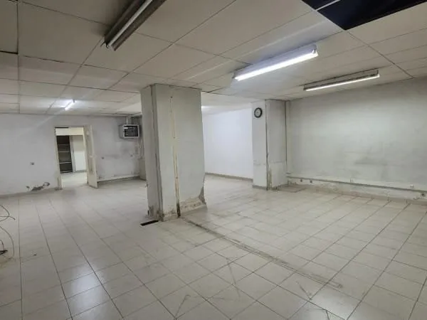 Local 233 m²