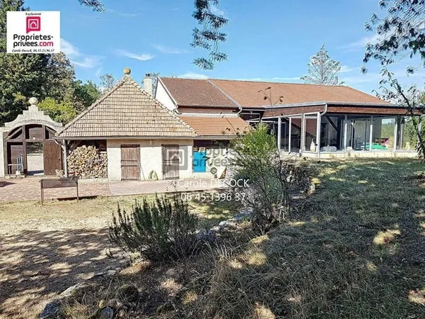 VILLA AVEC UNE PISCINE JOLI UN PARC !
