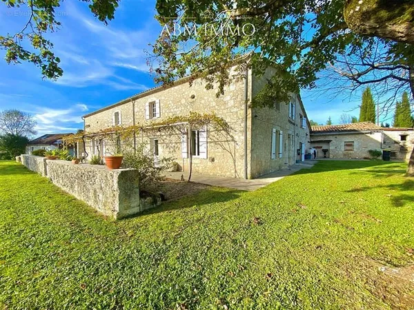 Propriété en pierre de 400m² avec un ensemble de 4 gîtes