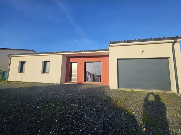 Montamisé, maison Plain pied de type 5 avec garage et jardin