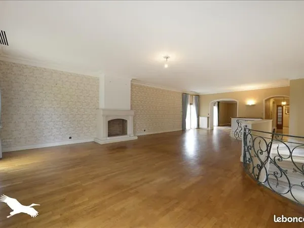 Villa 10 pièces 309 m²