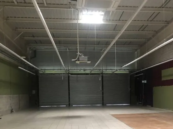 Local commercial 581 m²
