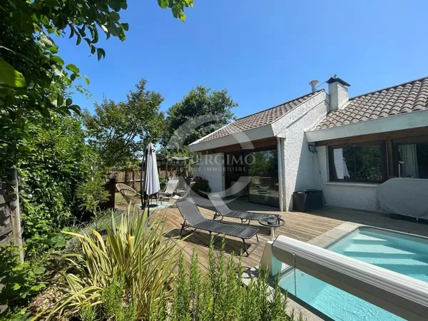 Maison de plain-pied avec piscine Mérignac Parc Féau