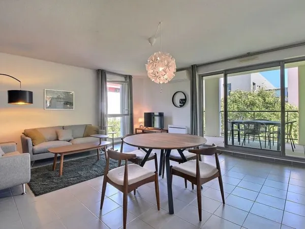 A LOUER Ovalie Magnifique T4 meublé 83 m2 Loggia + Parking